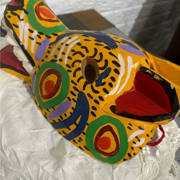 #41 One of A Kind Vintage Carved Mask from Antigia Guatemala. Beautiful Colors. - Picture 4 of 10